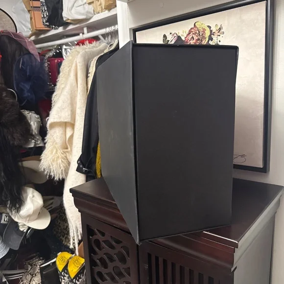 Black empty Chanel box - Picture 2 of 3